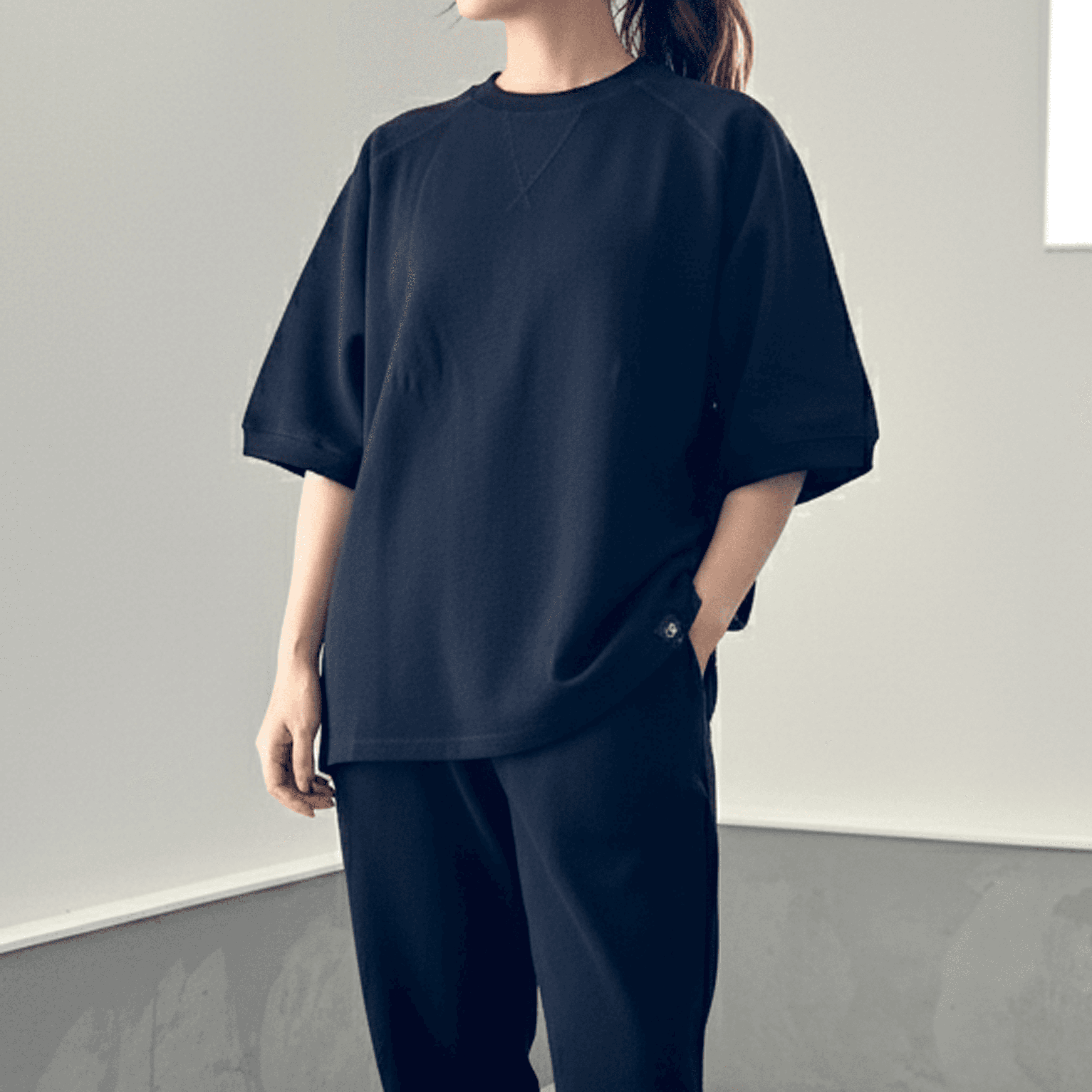 『2025秋♪新作』【ユニセックス】サイドスリット ガゼット付 ラグランスリーブ ビッグシルエットTシャツ【ブラック】1枚目の画像