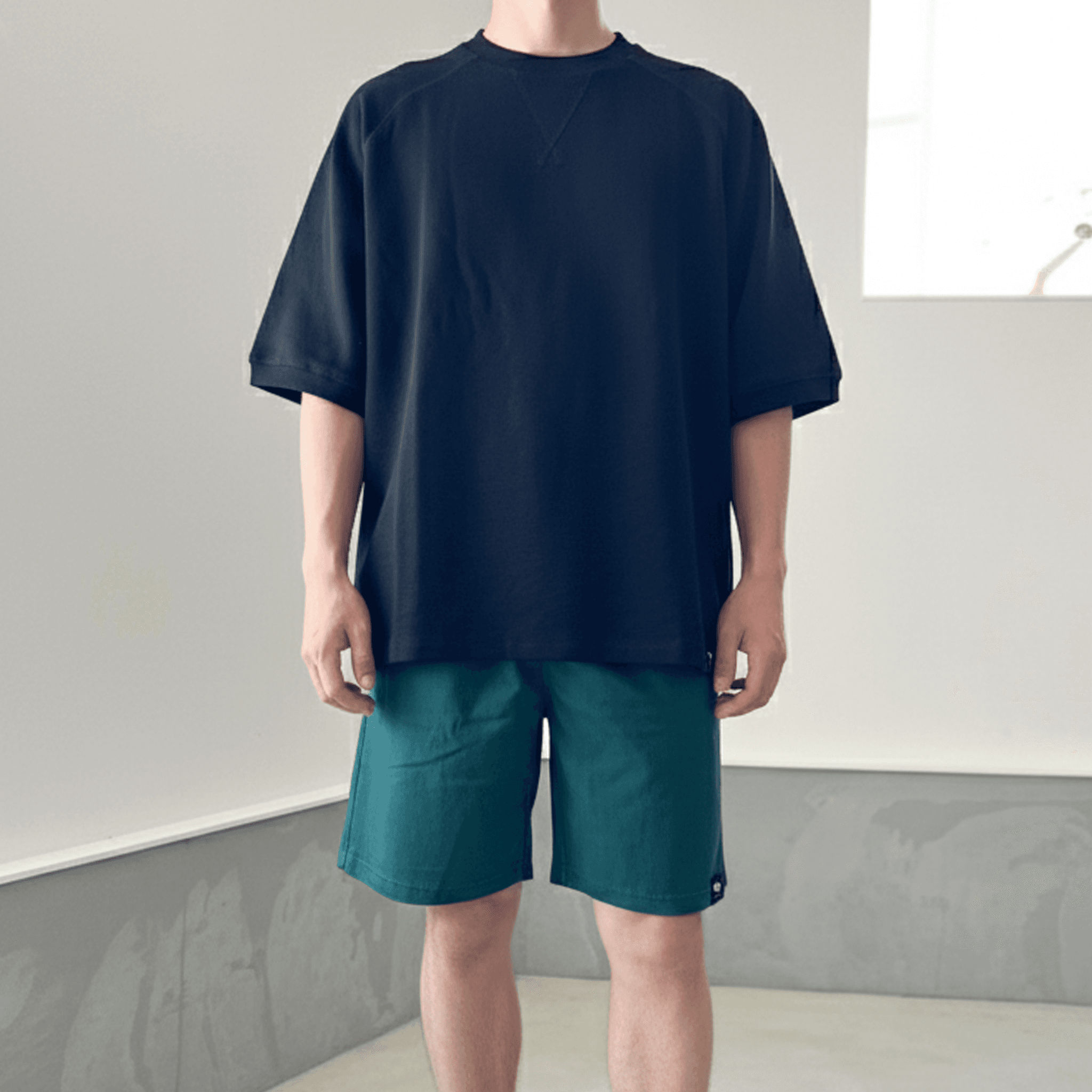 『2025秋♪新作』【ユニセックス】サイドスリット ガゼット付 ラグランスリーブ ビッグシルエットTシャツ【ブラック】 | 4枚目