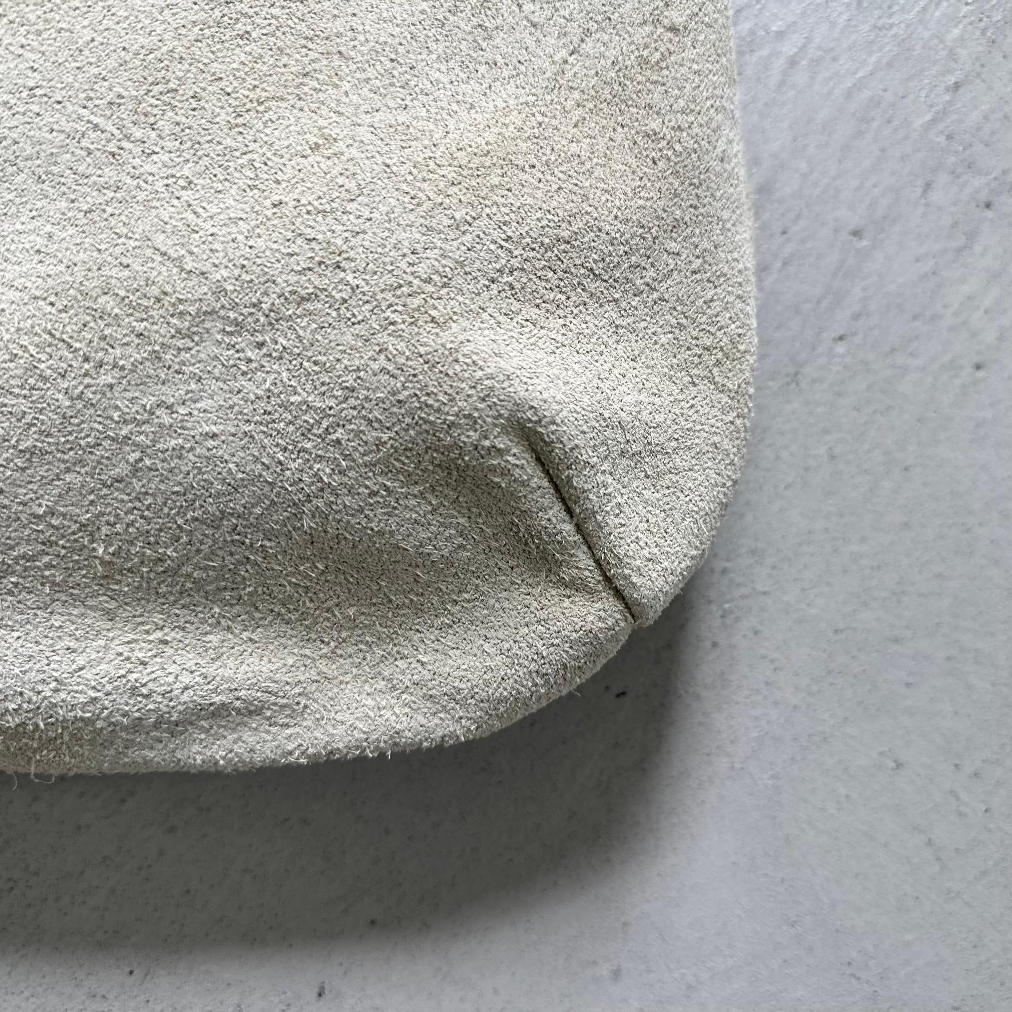 『2025登場Mサイズ』牛床ベロアと極厚オイルヌメの丸型トートバッグ M-size【ビアッカ】 | 10枚目