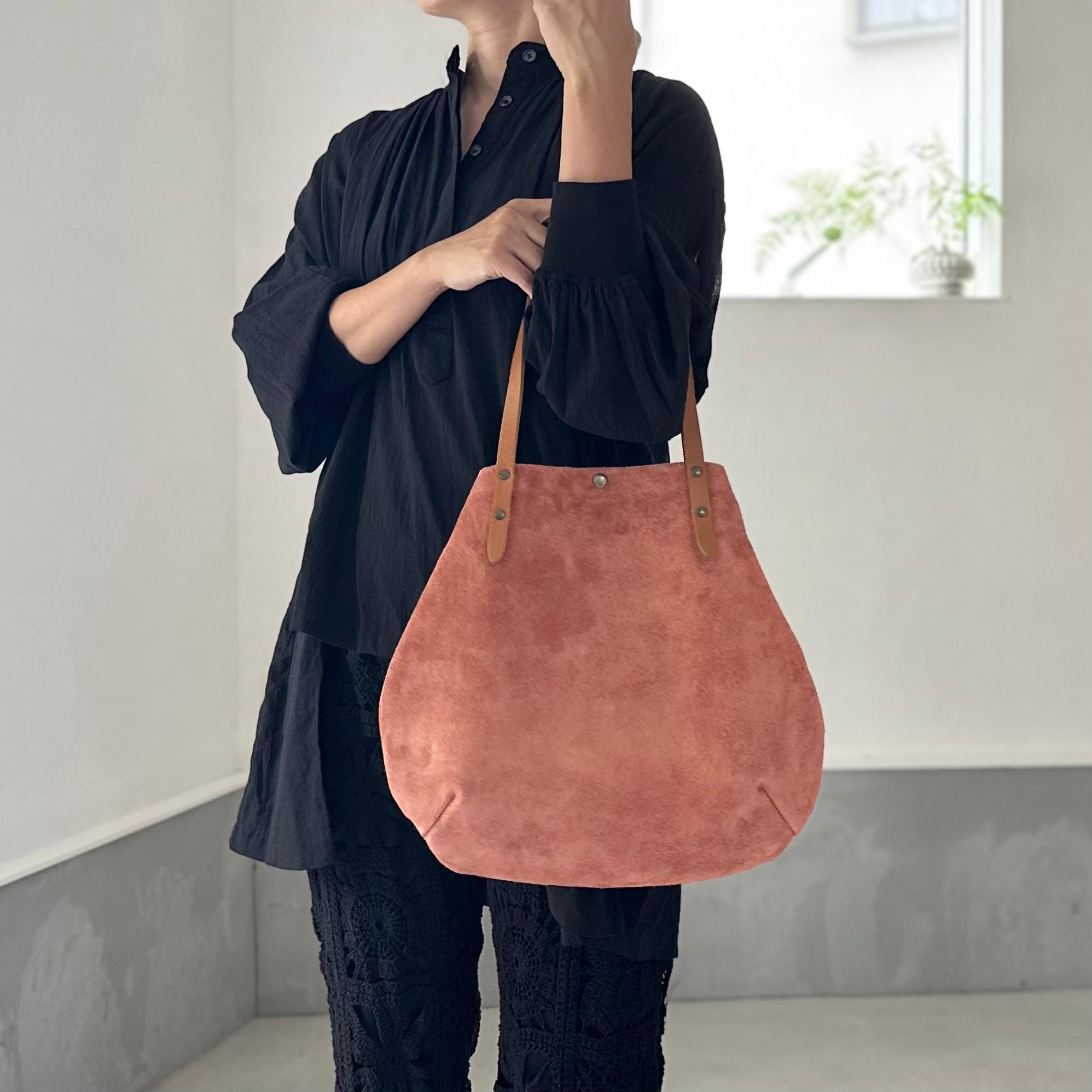 『2025登場Mサイズ』牛床ベロアと極厚オイルヌメの丸型トートバッグ M-size【ビアッカ】 | 18枚目