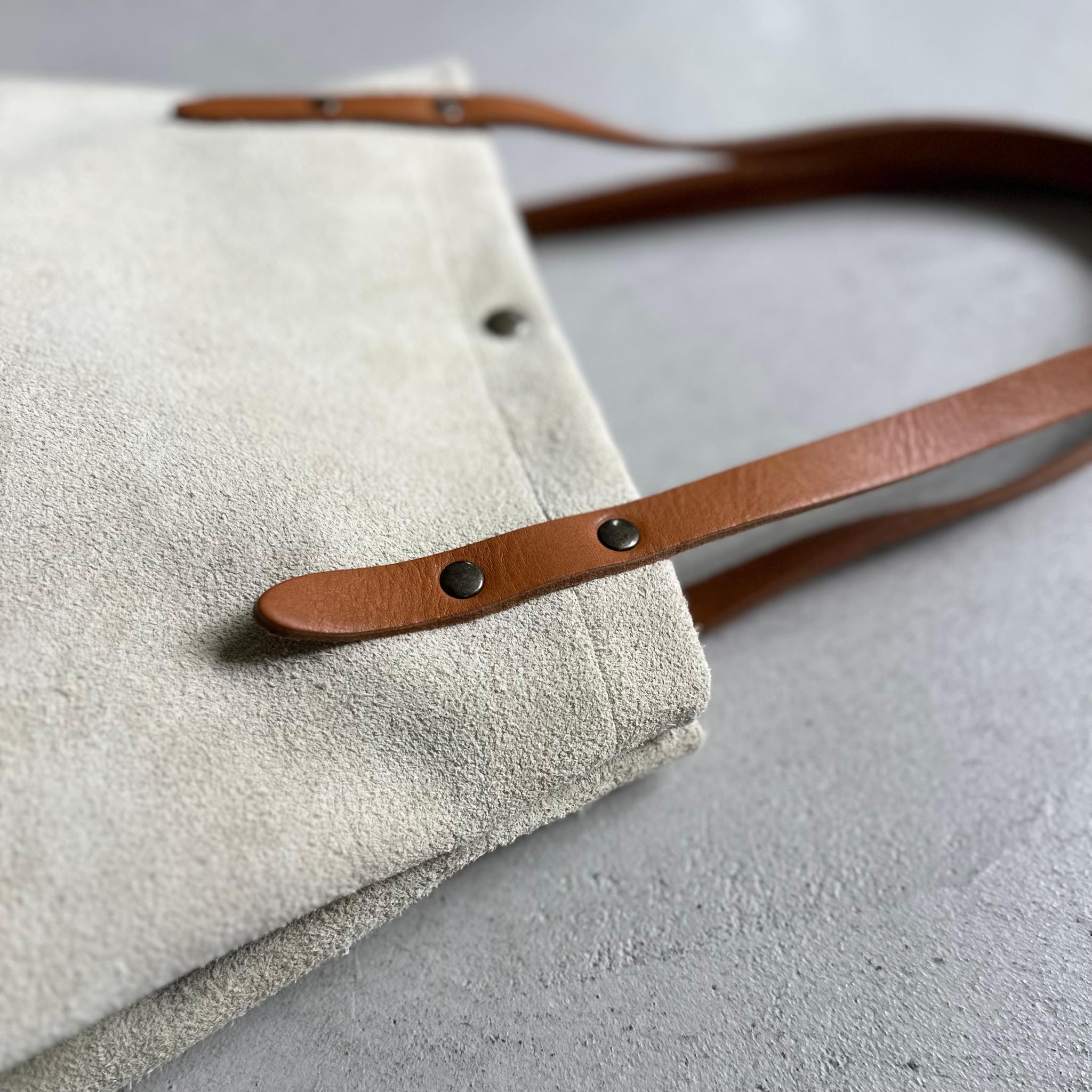 『2025登場Mサイズ』牛床ベロアと極厚オイルヌメの丸型トートバッグ M-size【ビアッカ】 | 7枚目