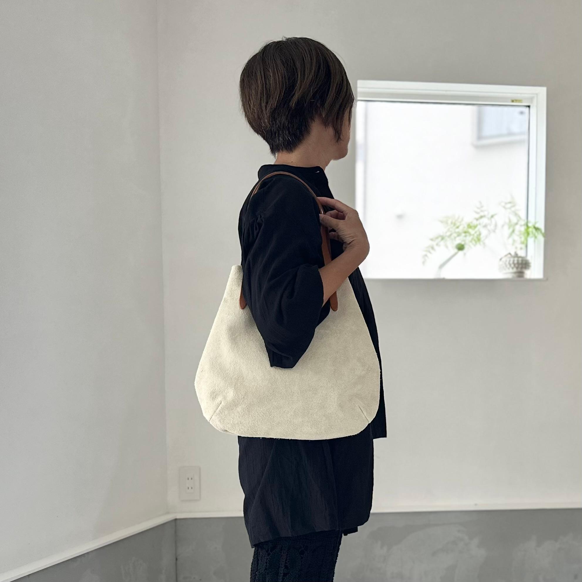 『2025登場Mサイズ』牛床ベロアと極厚オイルヌメの丸型トートバッグ M-size【ワインレッド】 | 13枚目