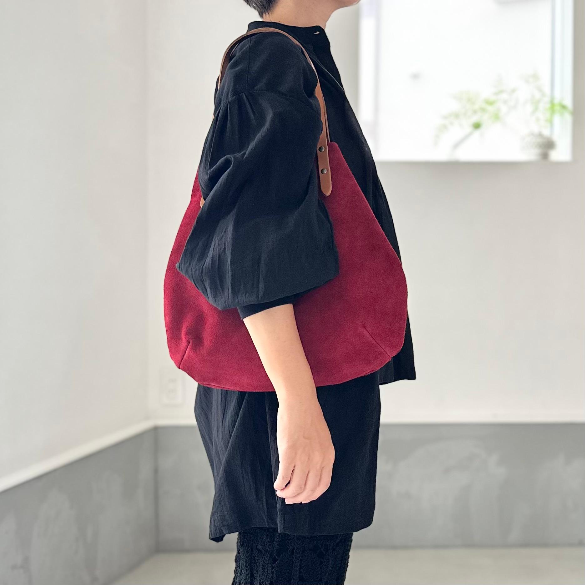 『2025登場Mサイズ』牛床ベロアと極厚オイルヌメの丸型トートバッグ M-size【ワインレッド】 | 2枚目