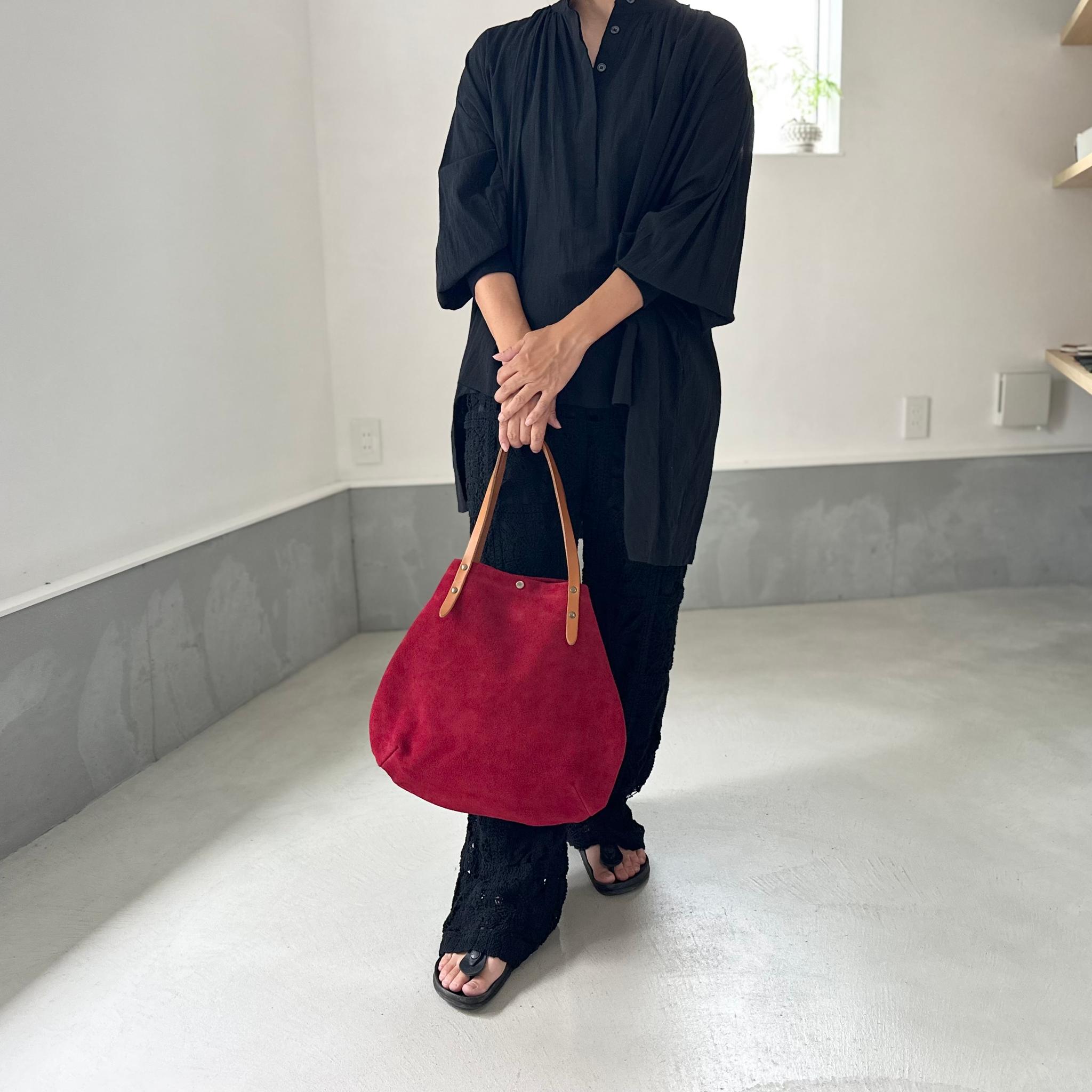 『2025登場Mサイズ』牛床ベロアと極厚オイルヌメの丸型トートバッグ M-size【ワインレッド】 | 6枚目