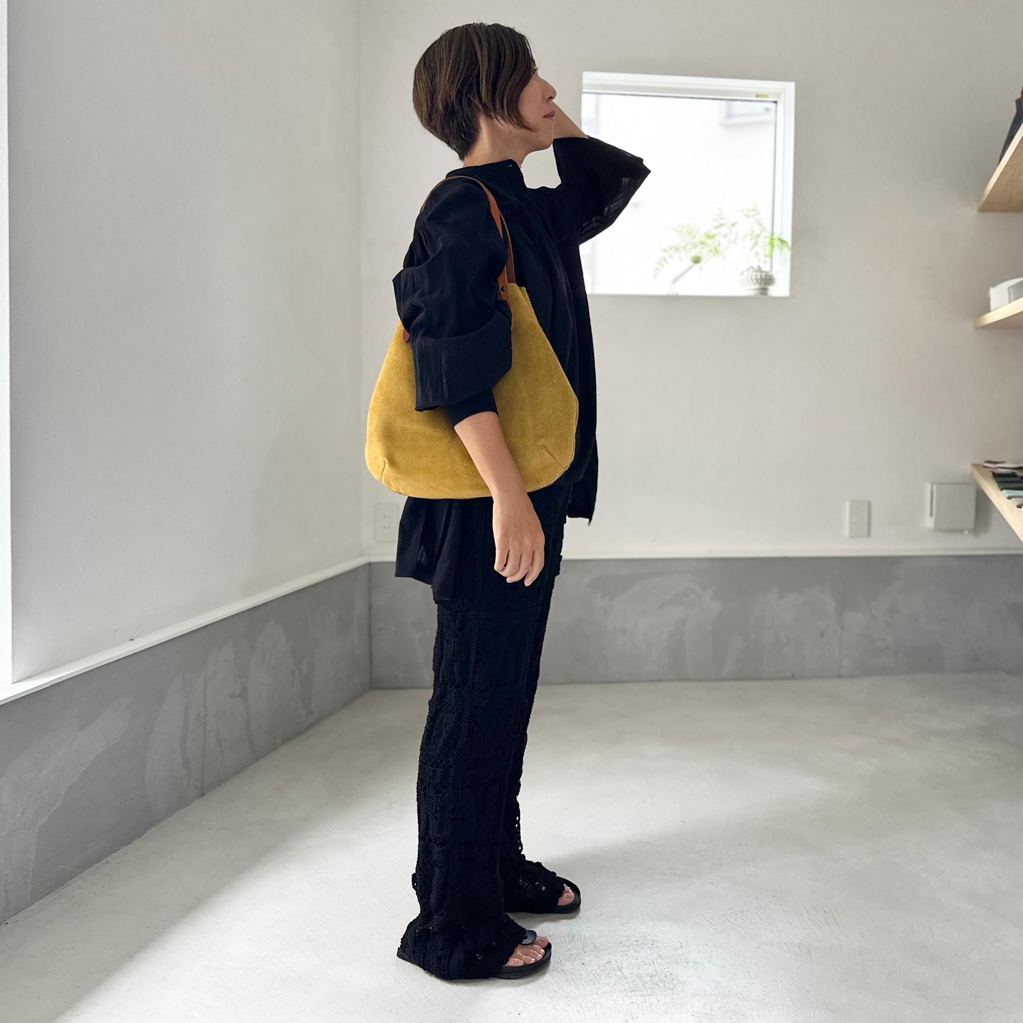 『2025登場Mサイズ』牛床ベロアと極厚オイルヌメの丸型トートバッグ M-size【マスタードイエロー】 | 2枚目