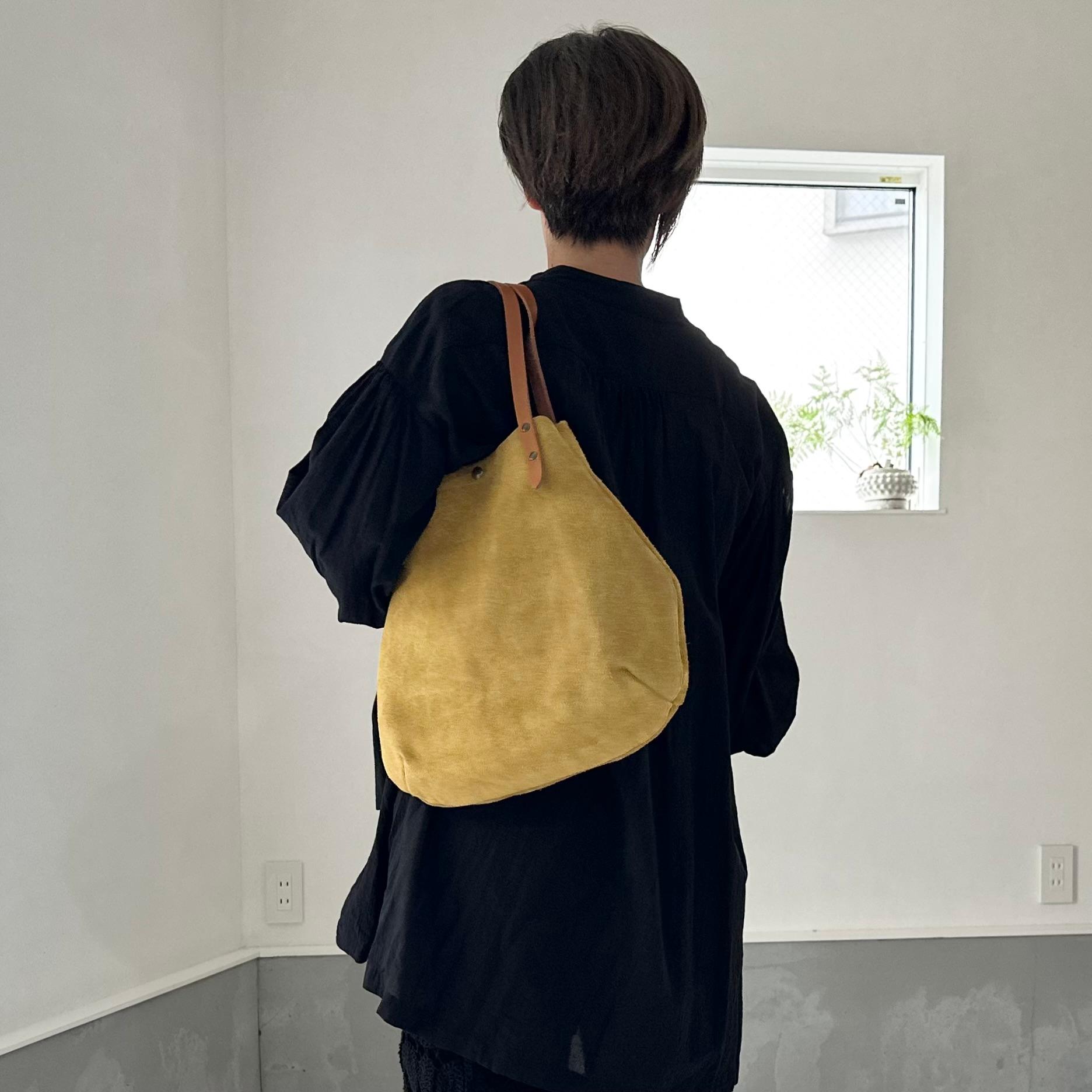 『2025登場Mサイズ』牛床ベロアと極厚オイルヌメの丸型トートバッグ M-size【マスタードイエロー】 | 6枚目