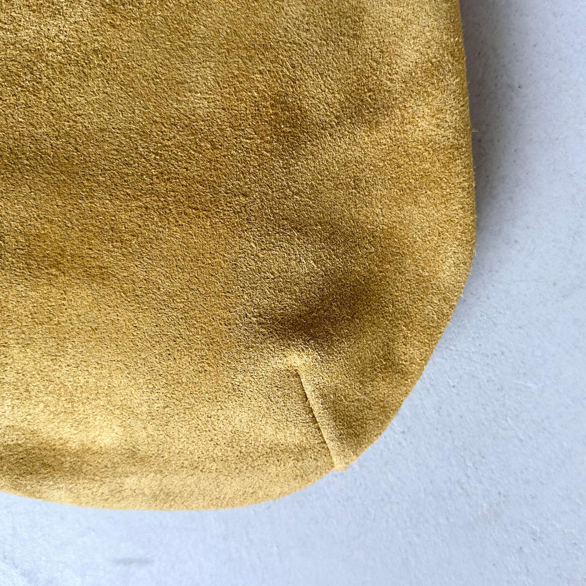 『2025登場Mサイズ』牛床ベロアと極厚オイルヌメの丸型トートバッグ M-size【マスタードイエロー】 | 8枚目