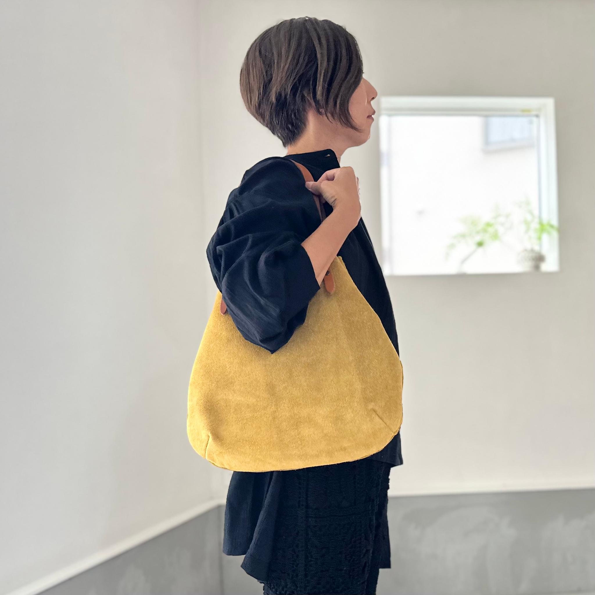 『2025登場Mサイズ』牛床ベロアと極厚オイルヌメの丸型トートバッグ M-size【オリーブ】 | 13枚目