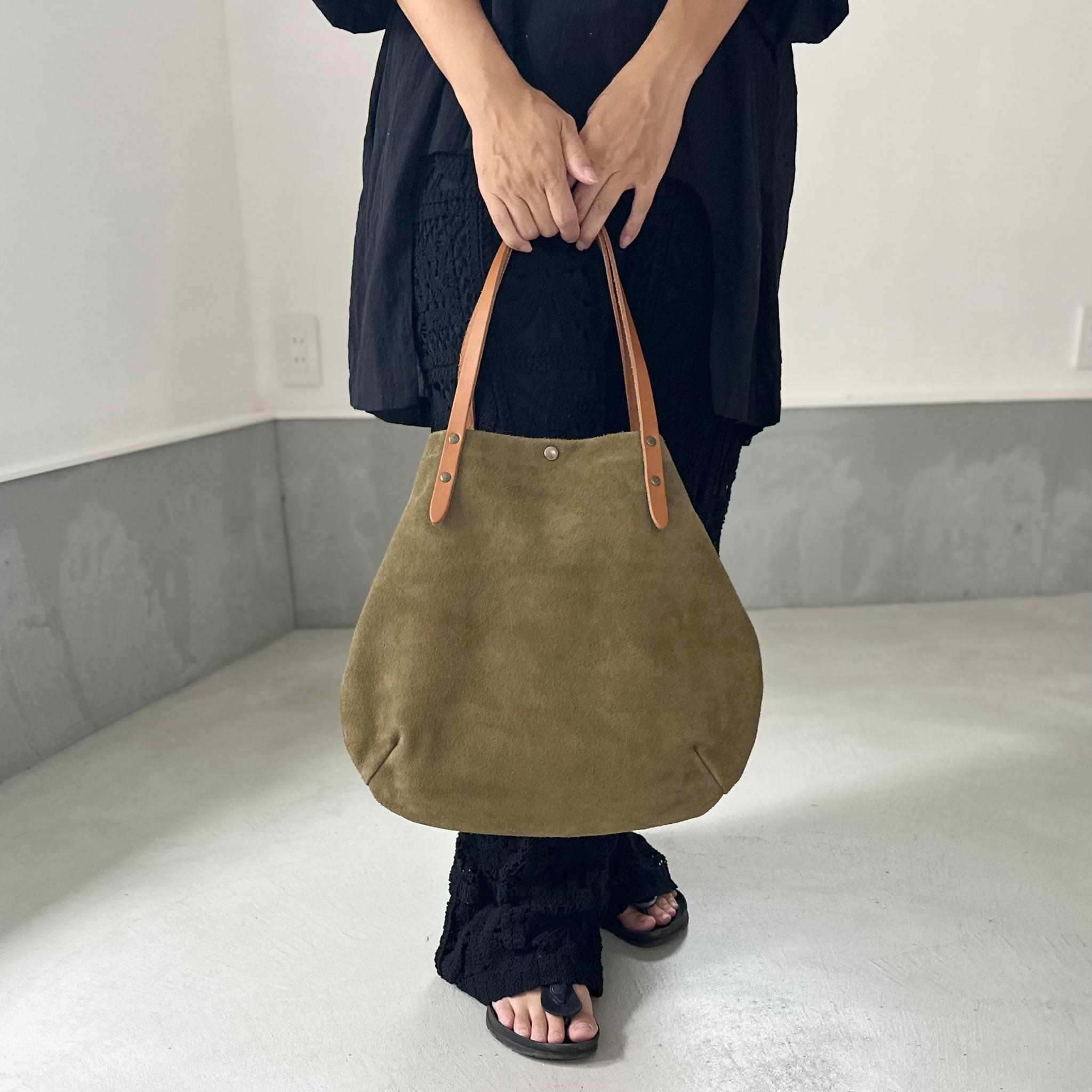 『2025登場Mサイズ』牛床ベロアと極厚オイルヌメの丸型トートバッグ M-size【オリーブ】 | 2枚目