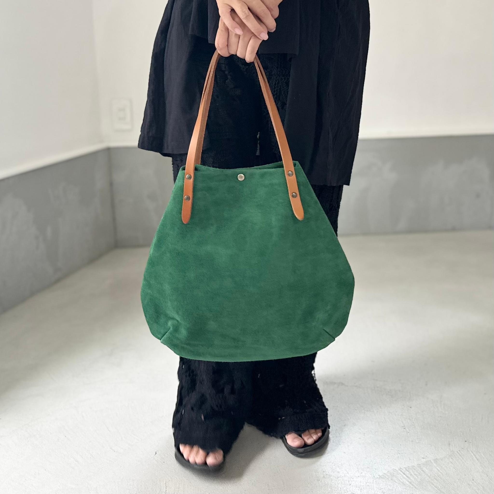 『2025登場Mサイズ』牛床ベロアと極厚オイルヌメの丸型トートバッグ M-size【ネイビー】 | 17枚目