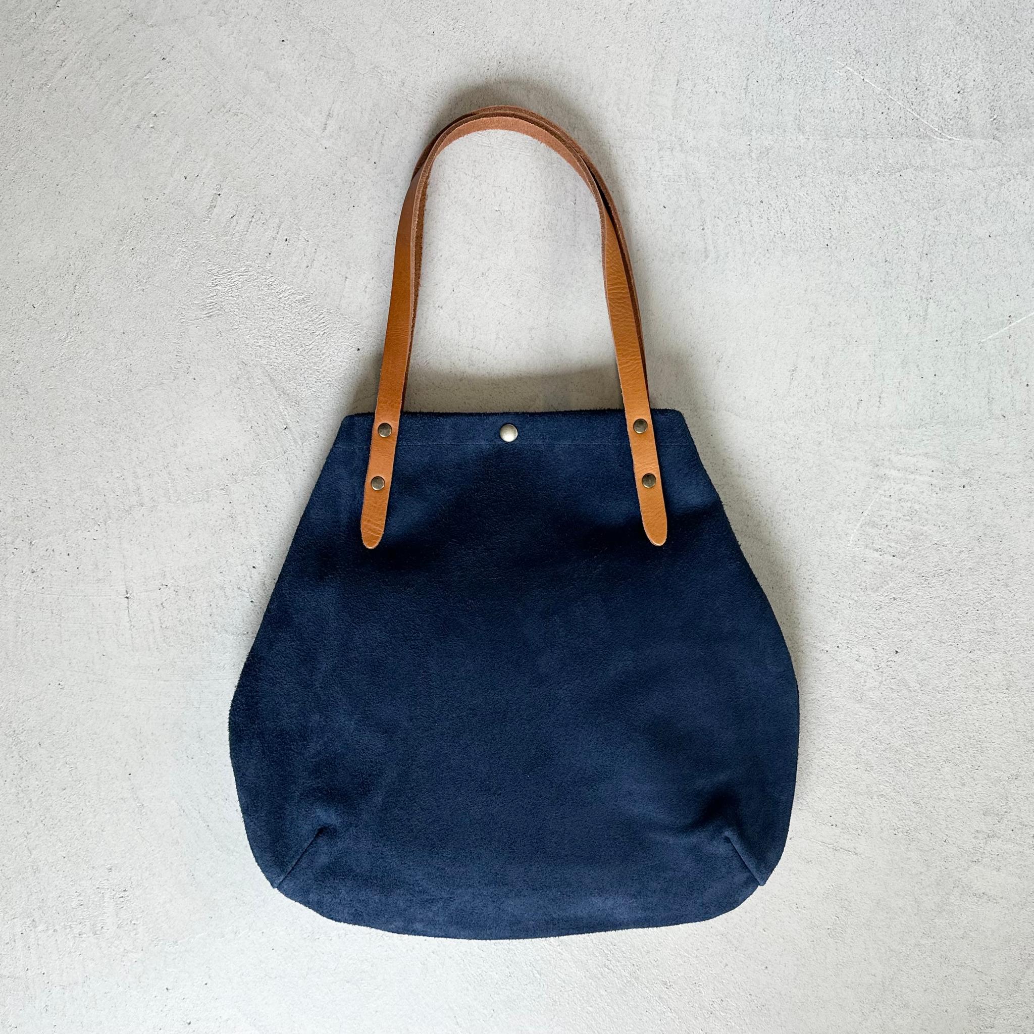 『2025登場Mサイズ』牛床ベロアと極厚オイルヌメの丸型トートバッグ M-size【ネイビー】 | 7枚目