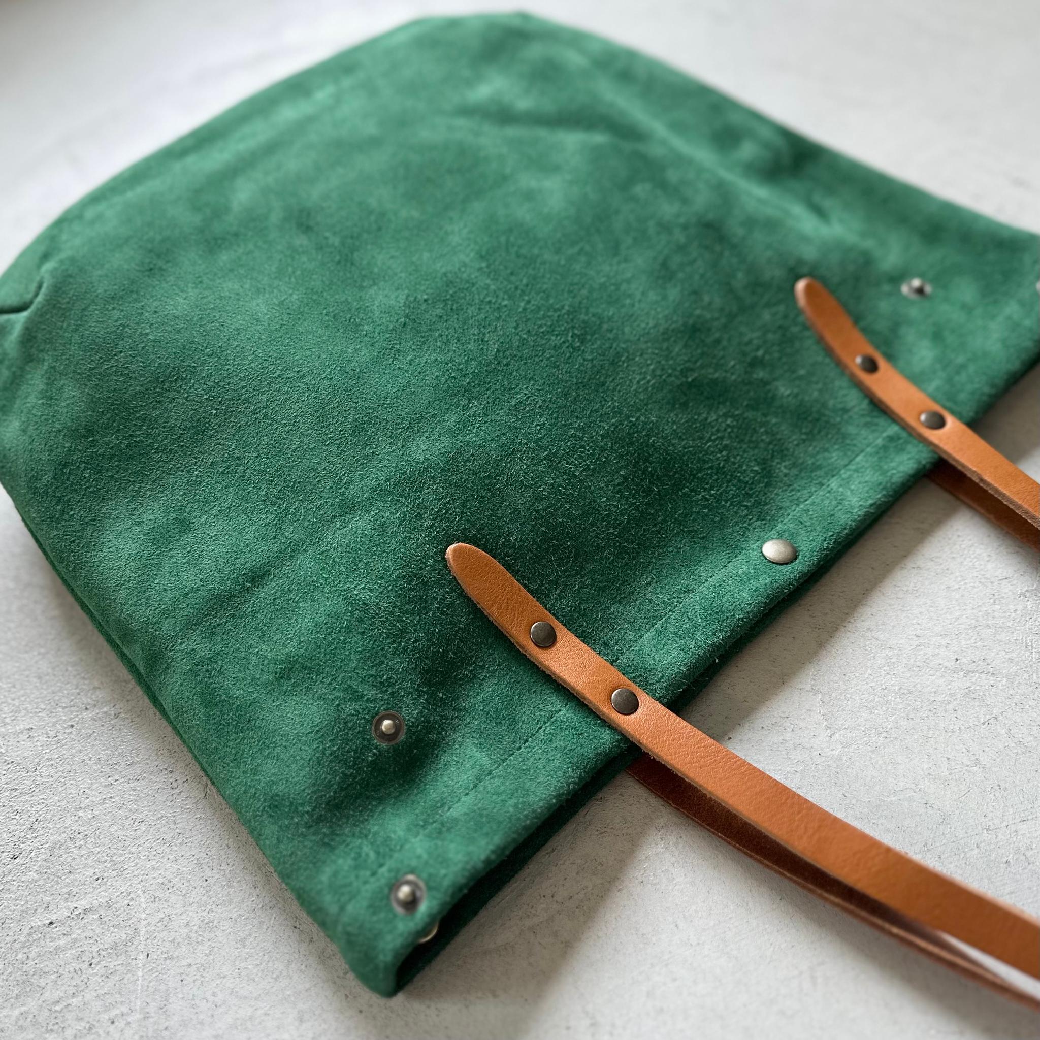 『2025登場Mサイズ』牛床ベロアと極厚オイルヌメの丸型トートバッグ M-size【グリーン】 | 10枚目