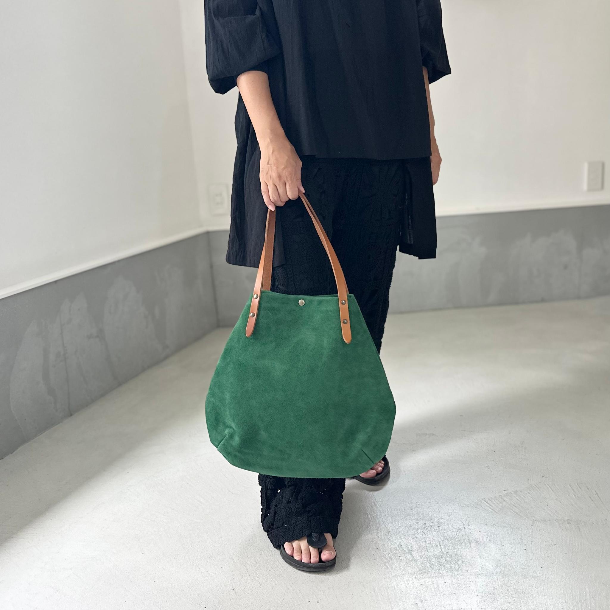 『2025登場Mサイズ』牛床ベロアと極厚オイルヌメの丸型トートバッグ M-size【グリーン】 | 2枚目