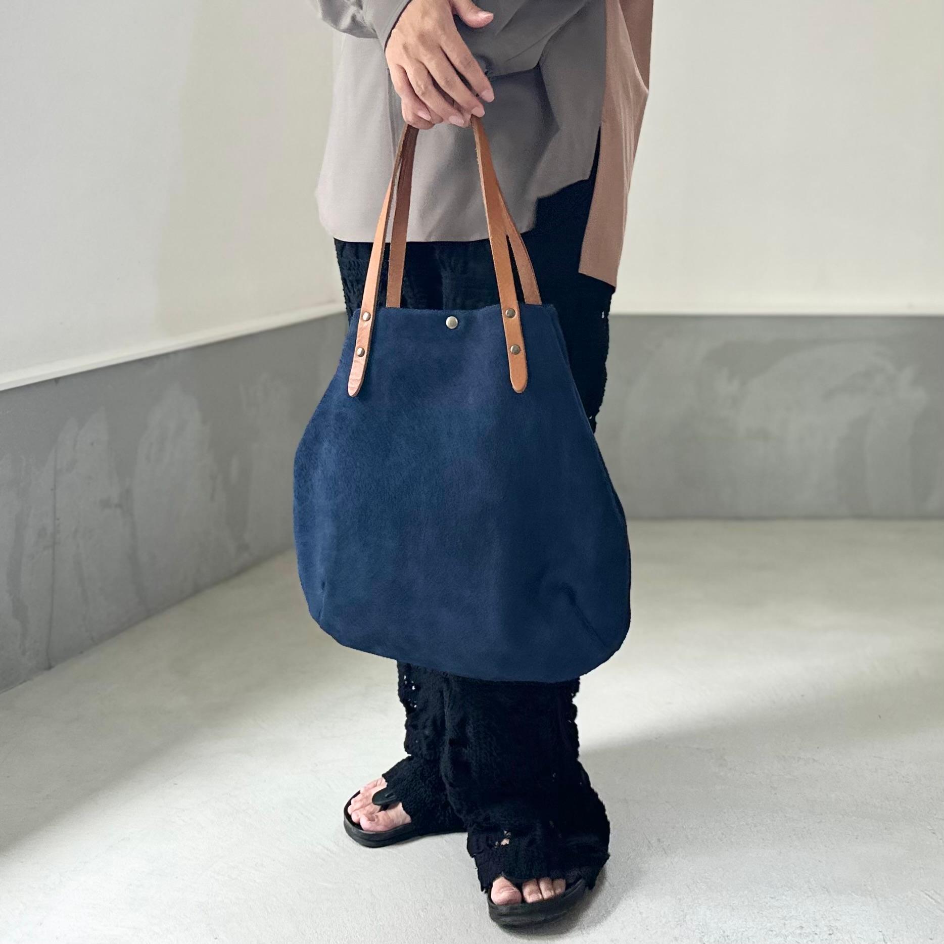 『2025登場Mサイズ』牛床ベロアと極厚オイルヌメの丸型トートバッグ M-size【ブルーグレー】 | 13枚目